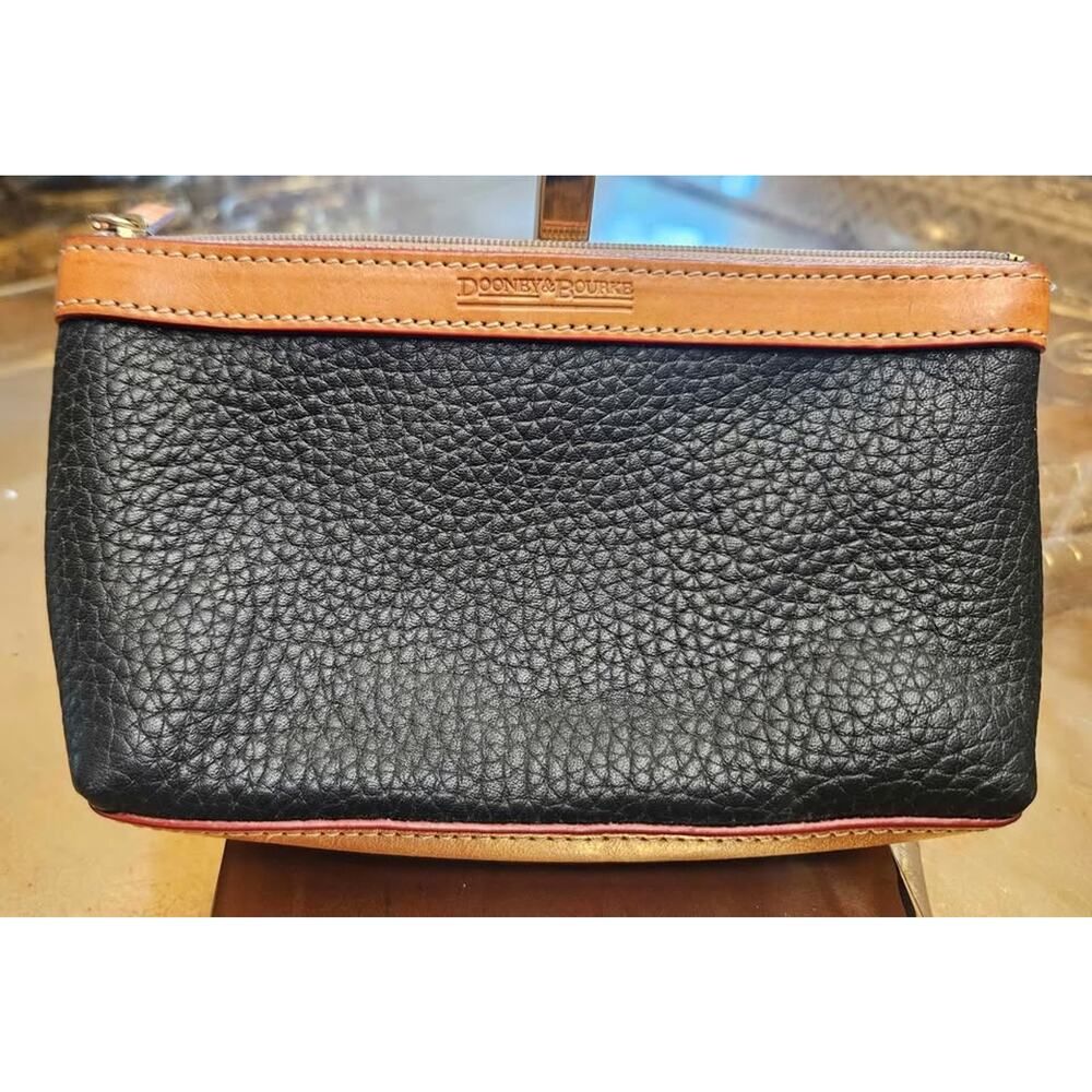 Classic Dooney & Bourke Pebbled Leather Zippered Clutch – Black w/Chestnut Trim
